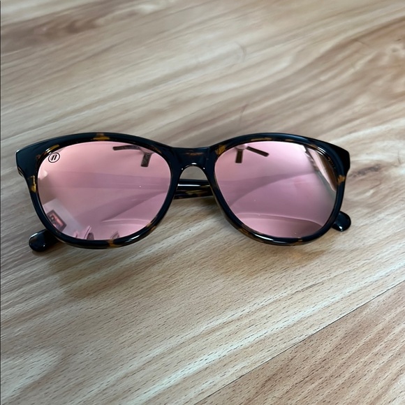 Blenders Happy Bee sunglasses - Picture 3 of 3